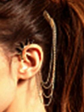 🪮👂💀 Let's get trendy with these stylish Gothic Silver toned Chain Spikes Cuff